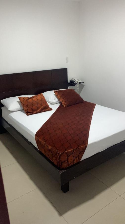 Hotel Castellon Plaza Pereira Esterno foto